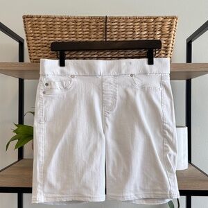 Liverpool Mid-Rise The Bermuda White Pull On Denim Jean Shorts, 8 / 29